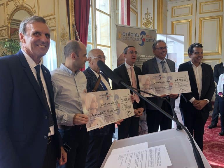 ceremonie de remise des cheques au senat 1