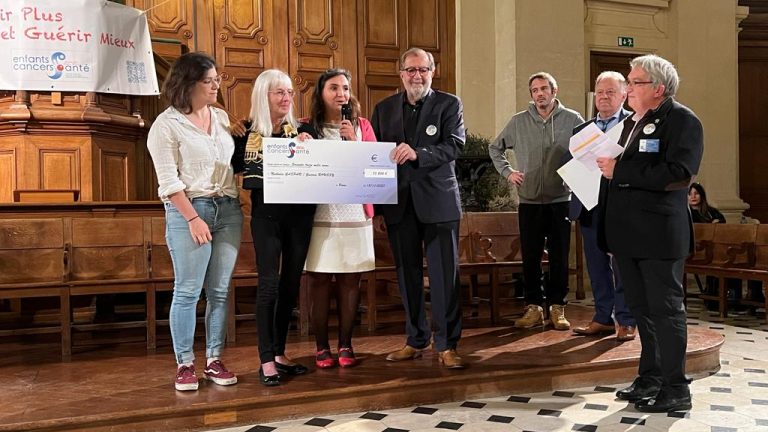 Pres de 300 000 E remis a des chercheurs lors dune belle et emouvante ceremonie a Paris