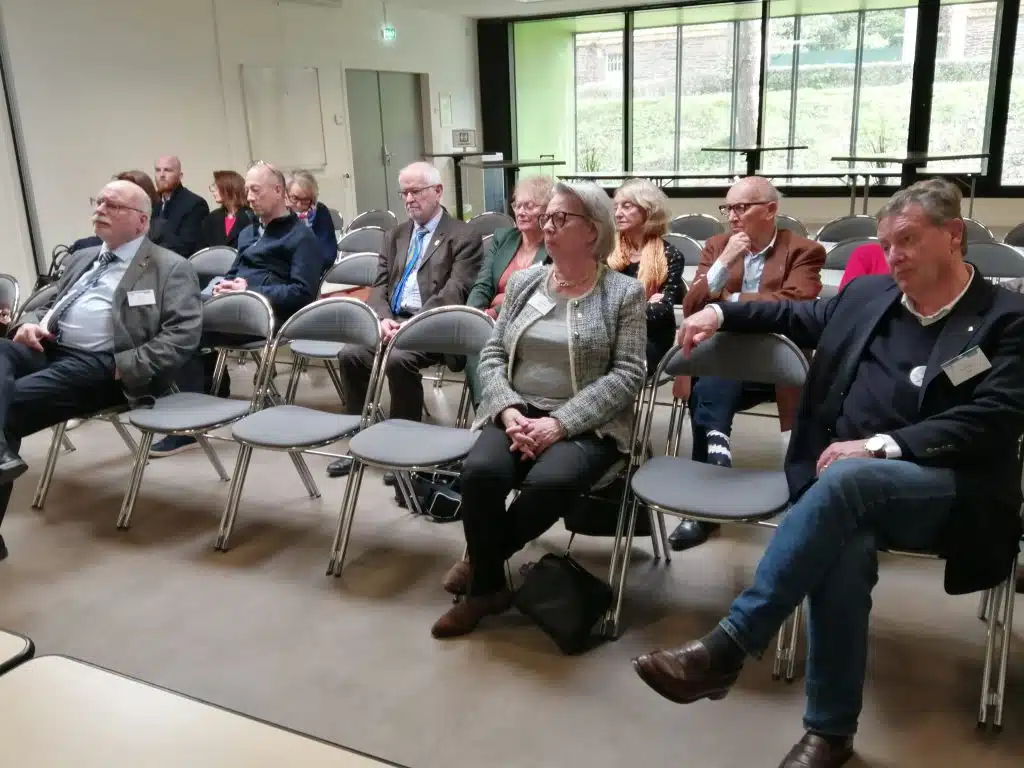 Conférence et remise de chèque à Rennes 4 Conference et remise de cheque a Rennes5