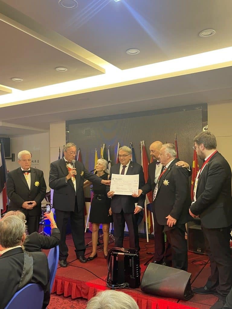 Merci à l'OSMTH France pour son don de 3000€ 3 Merci a lOSMTH France pour son don de 3000E 4 rotated