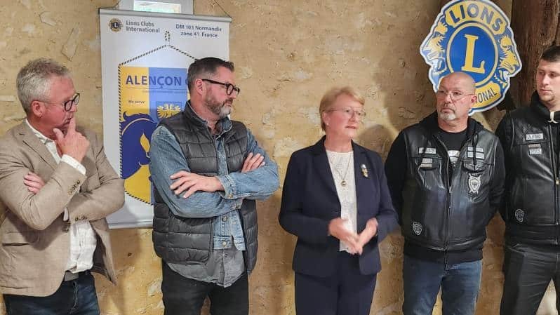 Remise de Don du lions Club d'Alençon Cité 2 Remise de Don du lions Club dAlencon 2