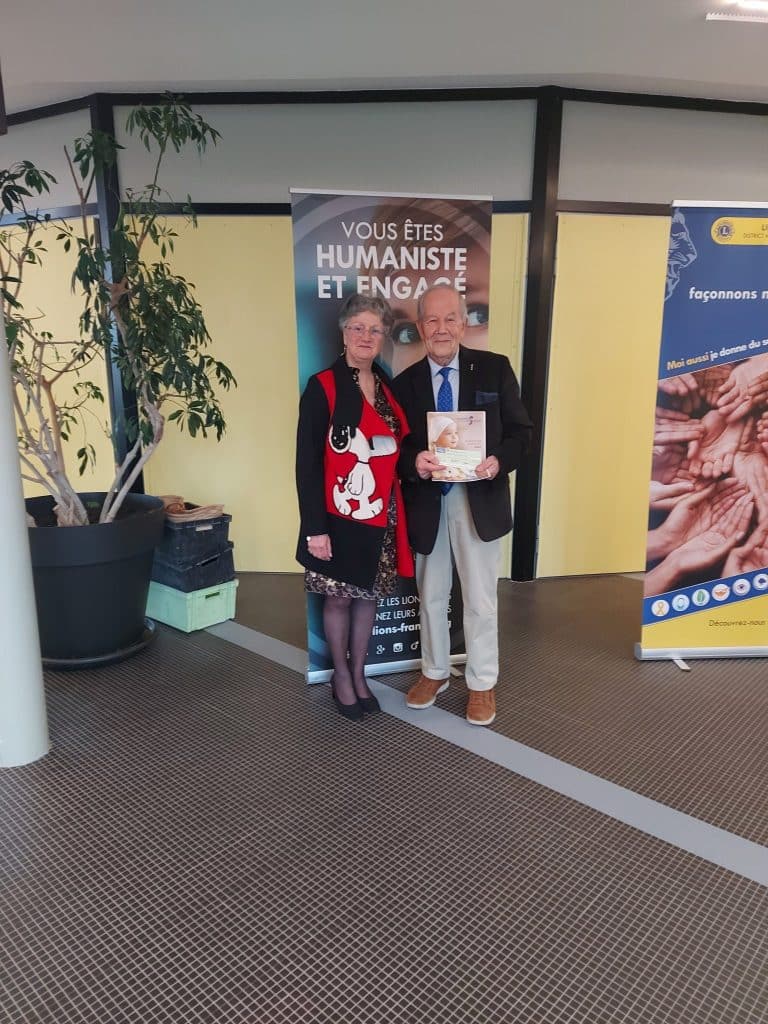 Remise d’un don du club Saujon Vallée de la Seudre au congrès de Printemps du district CW à Royan