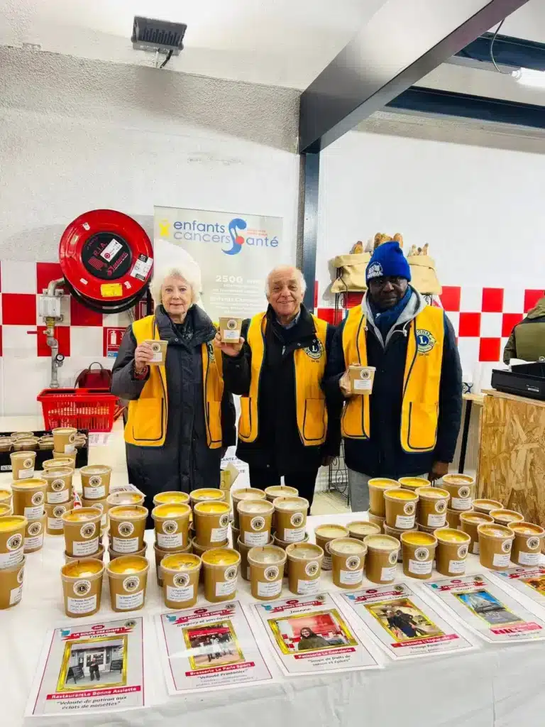 Suite au succès de sa soupe des chefs le Lions Club de Charenton nous fait un don de 2000€ 4 Suite au succes de sa soupe des chefs le Lions Club de Charenton nous fait un don de 2000E 5