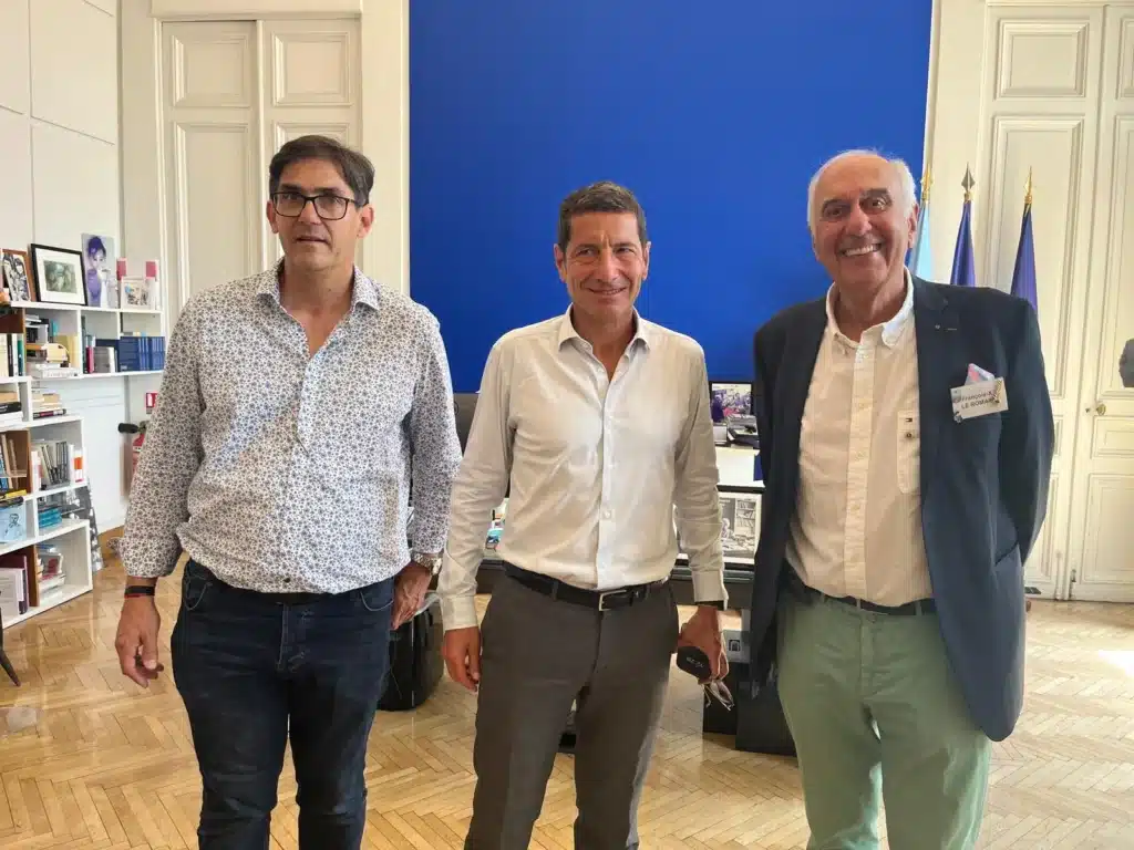 L'association Sourire & Partage remet 20 000€ 15 Lassociation Sourire Partage remet 20 000E 16