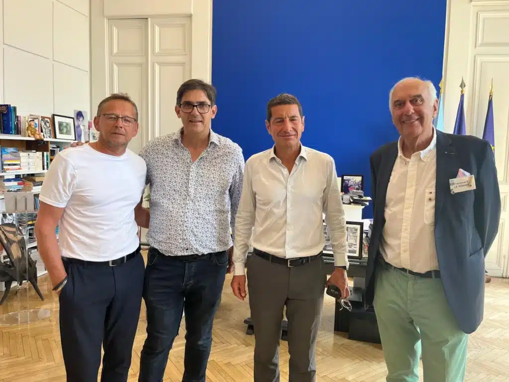 L'association Sourire & Partage remet 20 000€ 1 Lassociation Sourire Partage remet 20 000E 2