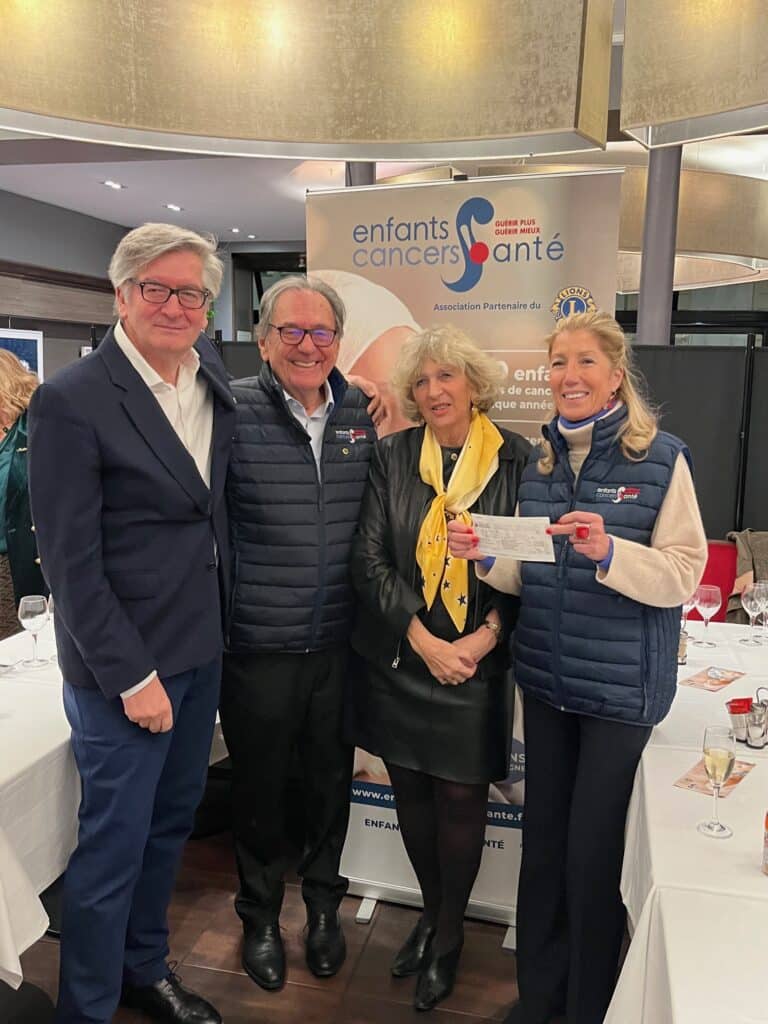 Remise d'un chèque au profit d'Enfants Cancers Santé par le Lions Club de Neuilly sur Seine (92) 2 693b55b8b8049