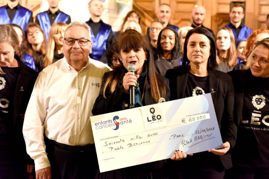 A Paris La Fédération remet 9 chèques aux chercheurs d'Ile de France pour un montant de 575 000€ 12 A Paris La Federation remet 9 cheques aux chercheurs dIle de France pour un montant de 575000E 13