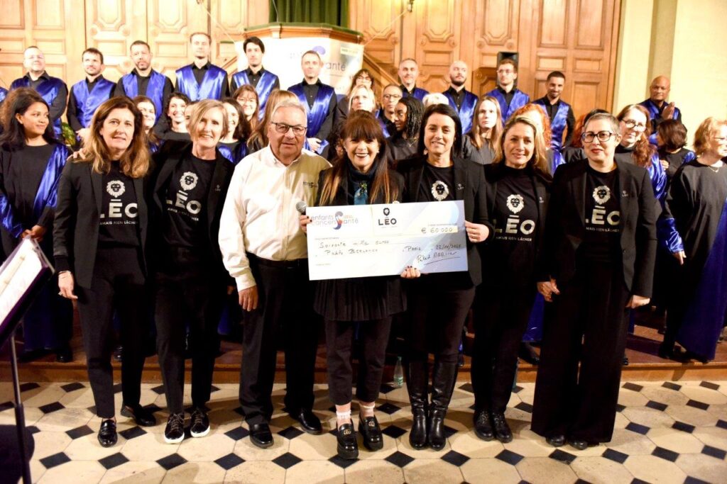 A Paris La Fédération remet 9 chèques aux chercheurs d'Ile de France pour un montant de 575 000€ 13 A Paris La Federation remet 9 cheques aux chercheurs dIle de France pour un montant de 575000E 14 1
