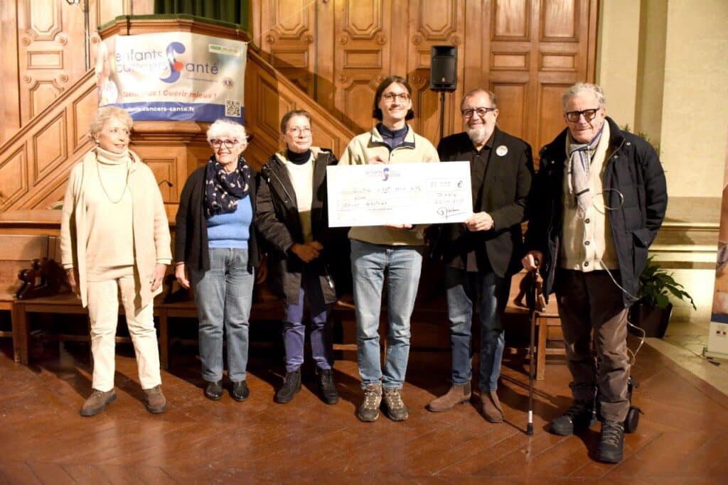 A Paris La Fédération remet 9 chèques aux chercheurs d'Ile de France pour un montant de 575 000€ 15 A Paris La Federation remet 9 cheques aux chercheurs dIle de France pour un montant de 575000E 14