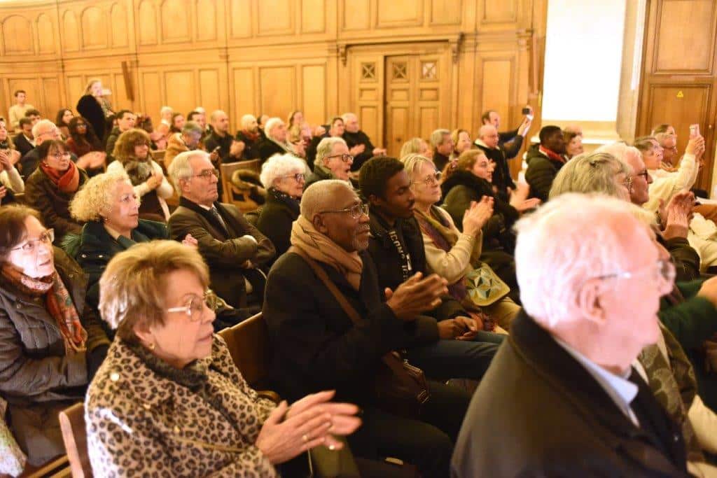 A Paris La Fédération remet 9 chèques aux chercheurs d'Ile de France pour un montant de 575 000€ 8 A Paris La Federation remet 9 cheques aux chercheurs dIle de France pour un montant de 575000E 9