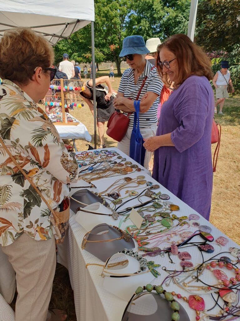 Marché artisanal au château (Jura) 1 6a690ff2a8ef9