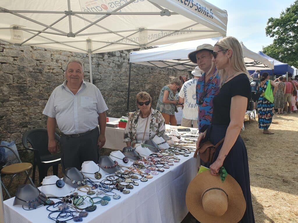 Marché artisanal au château (Jura) 2 6a690ff2aa9d5