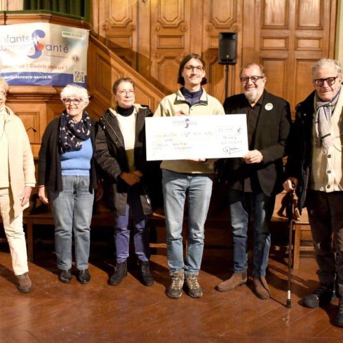 A Paris La Fédération remet 9 chèques aux chercheurs d'Ile de France pour un montant de 575000€