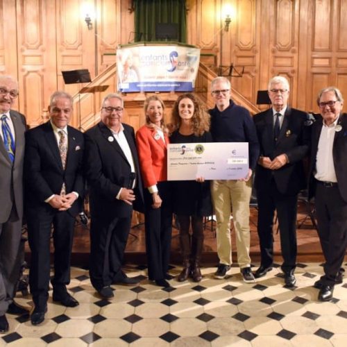 Remise de chèques à Paris