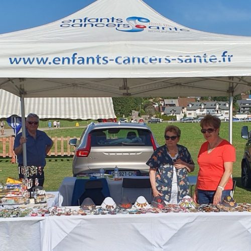 Vente de colliers à la fête du morbier - Jura