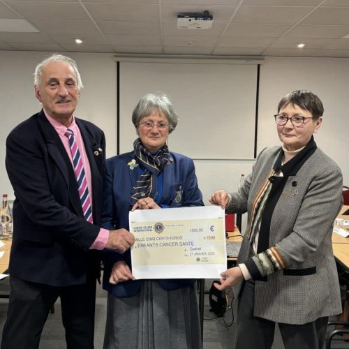 remise chèque à Guéret à l'issue d'une réunion inter zones 53